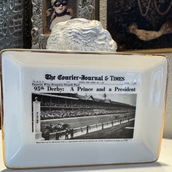 Hugh Haynie's Louisville Courier-Journal‎ 1969 Kentucky Derby Trinket Tray - Picture 1 of 8